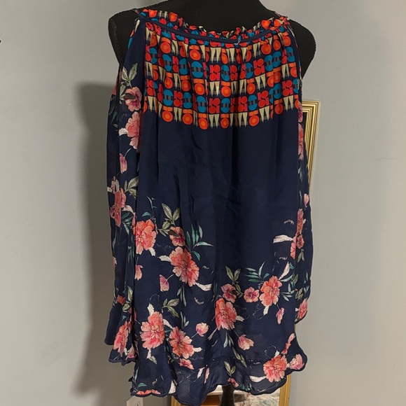 Johnny Was Bohemian Flowy Navy Floral Cold Shoulder Blouse Tropical Rayon Beachy - Picture 6 of 8